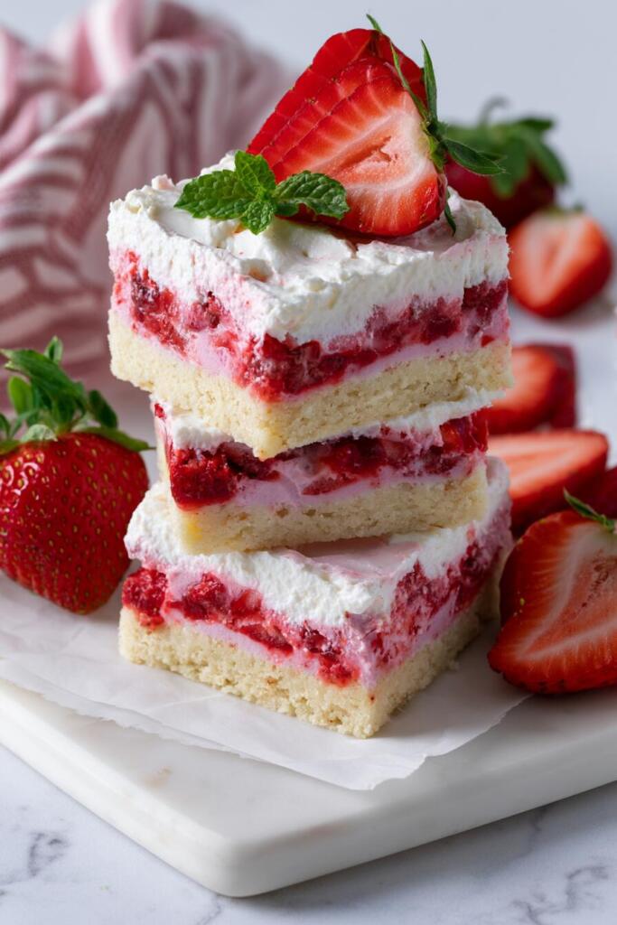 VIRAL strawberry shortcake protein bars with three layers — no-bake high-protein summer dessert